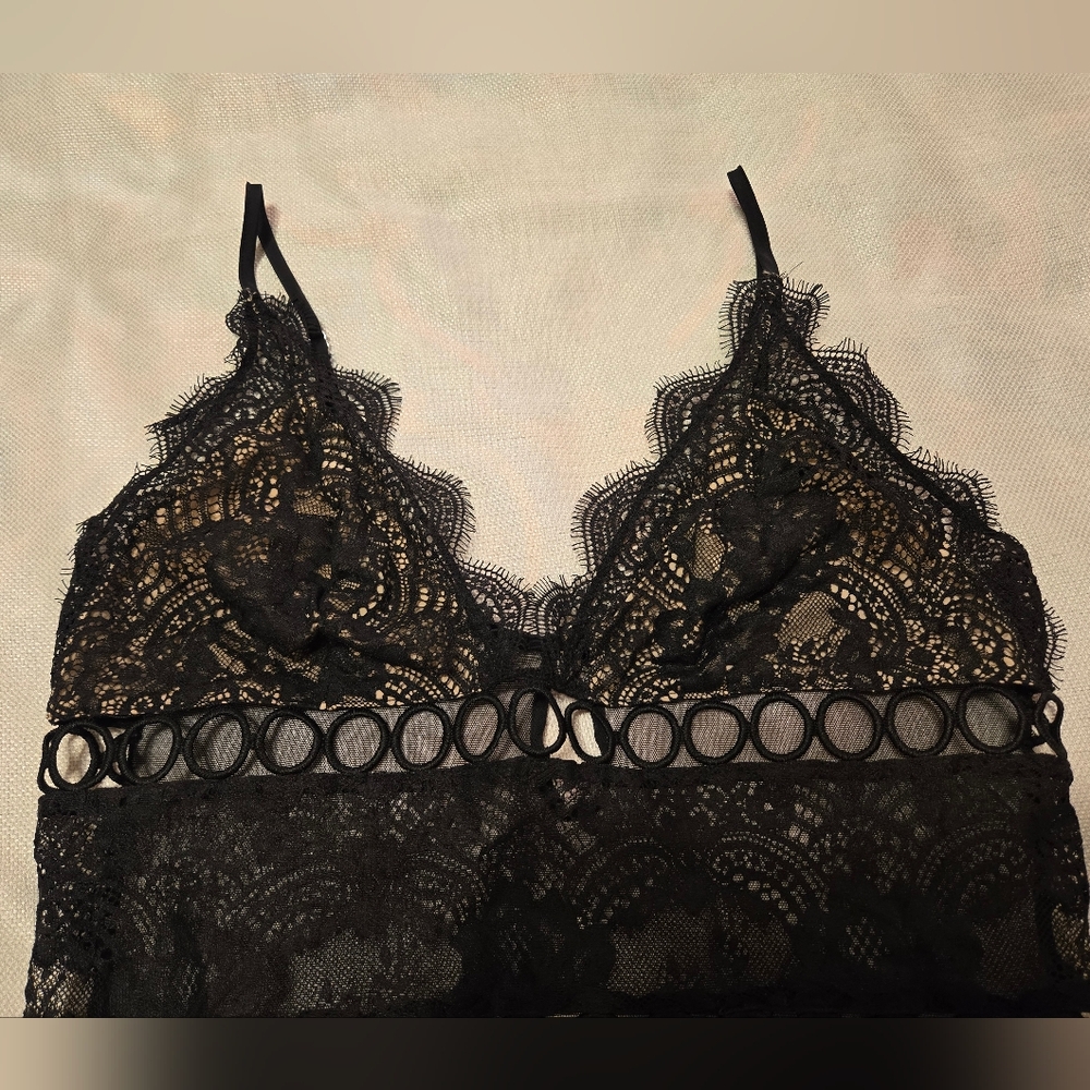 VICTORIA'S SECRET Black Nude Lace and Circle Trim Bodysuit Size Large - Picture 2 of 5